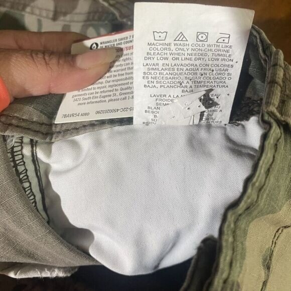 Men's Wrangler Camo Cargo Shorts  Stretch Relaxed Fit Tech Pocket size 46 new - Picture 10 of 16